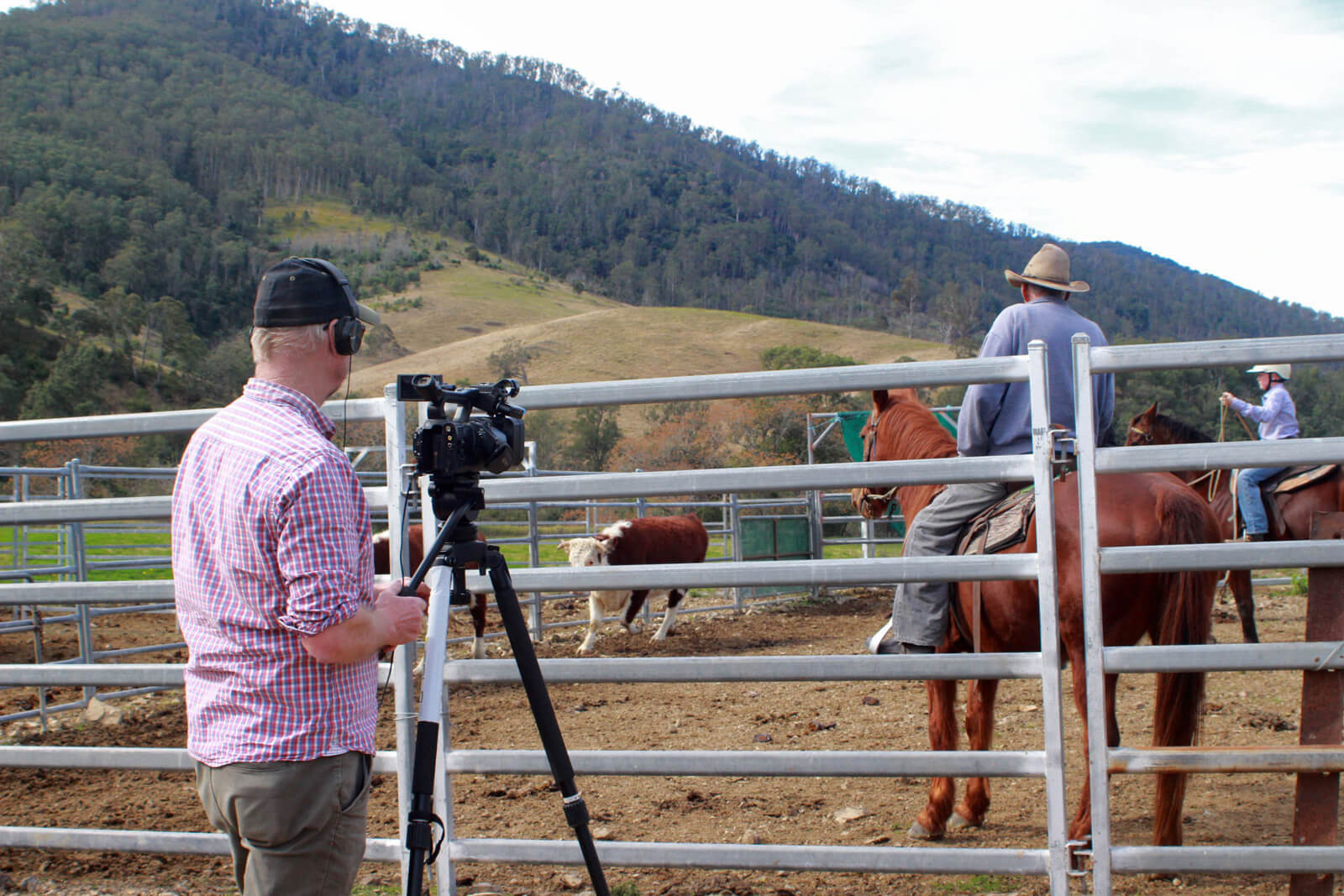 FilmmakerfilmingKelvinridingahorse